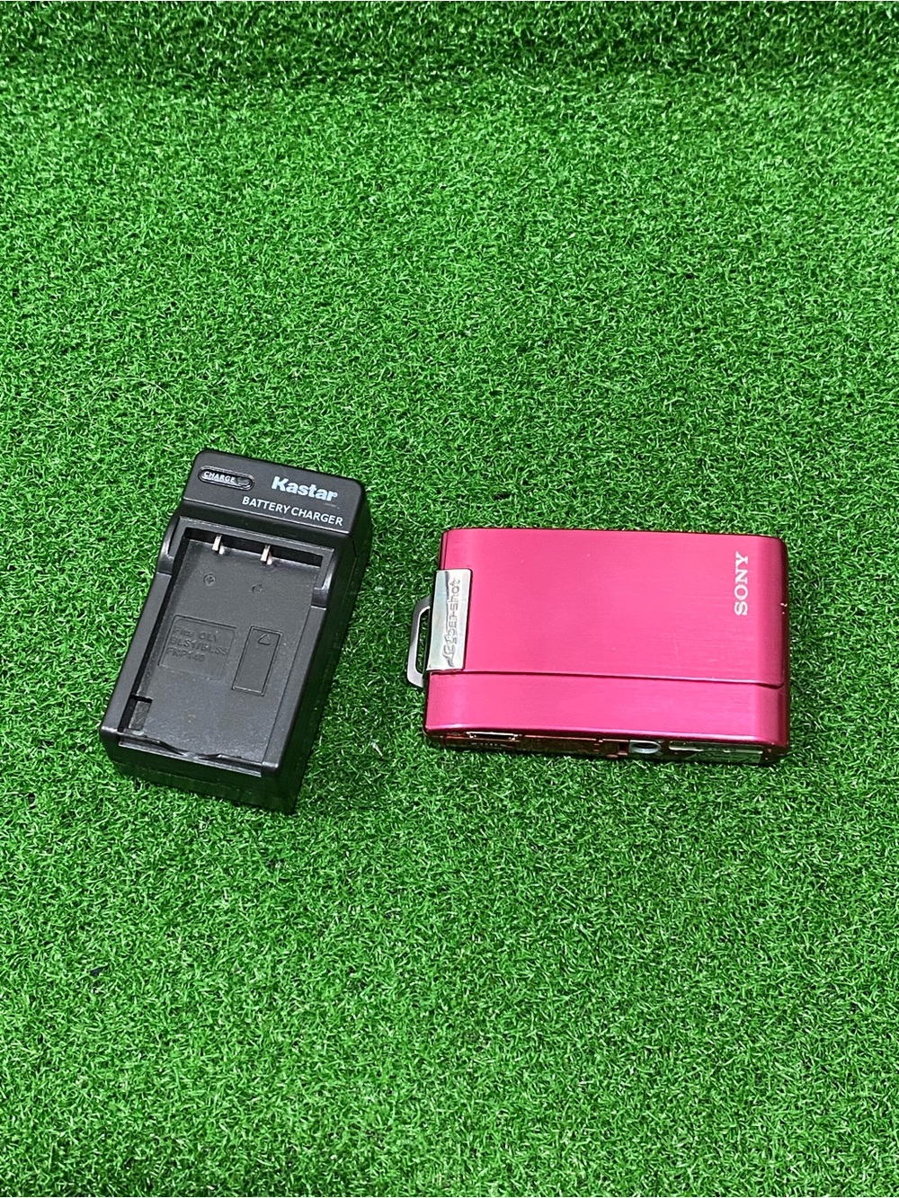 Sony Cyber-Shot Digital Camera Pink DSC-T200 Player with Charger
(Sep 026)